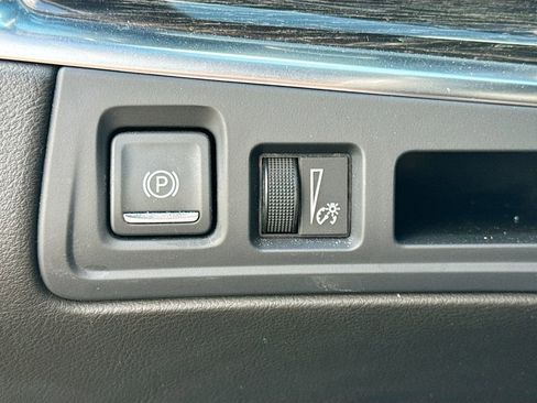 Used 2023 Cadillac XT5 Premium Luxury image 11