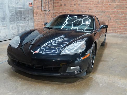 Used 2007 Chevrolet Corvette Coupe w/ Preferred Equipment Group RWD image 6