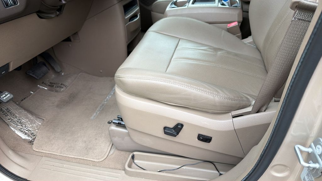 Used 2015 Chrysler Town & Country Touring-L w/ Driver Convenience Group FWD image 20