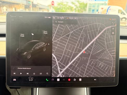 Used 2018 Tesla Model 3 Mid Range RWD image 15