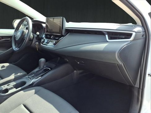 Used 2025 Toyota Corolla LE FWD image 11