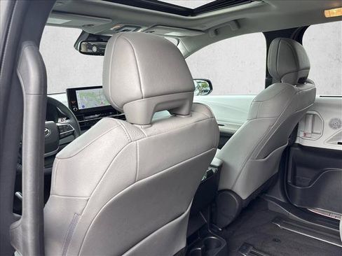 Certified 2025 Toyota Sienna XLE FWD image 21