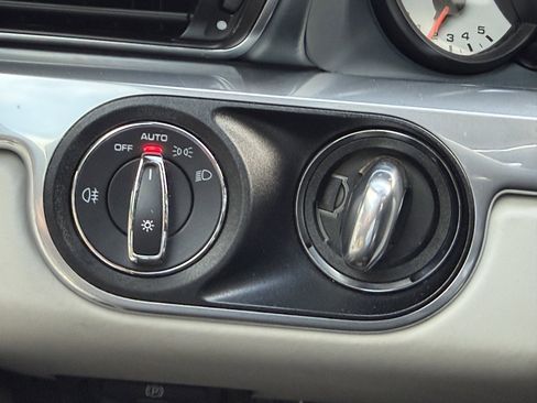 Certified 2018 Porsche 911 Carrera 4S image 22