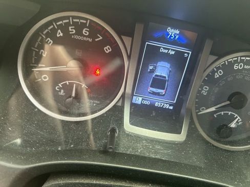 Used 2021 Toyota Tacoma SR5 w/ Technology Package image 8