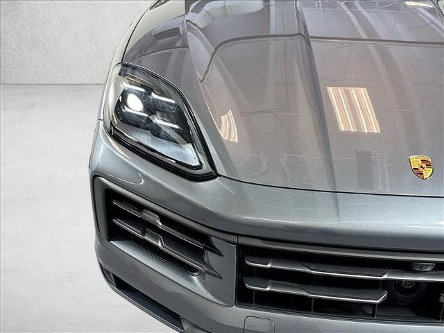 Used 2026 Porsche Cayenne AWD/4WD image 27