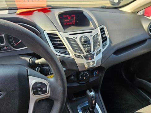 Used 2013 Ford Fiesta SE image 29
