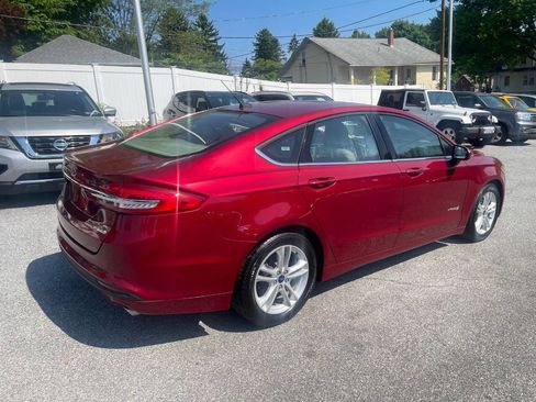 Used 2018 Ford Fusion SE FWD image 6