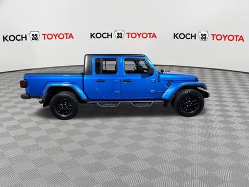 Used 2022 Jeep Gladiator Sport image 9