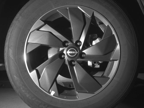 Used 2025 Nissan Rogue SV AWD/4WD image 13