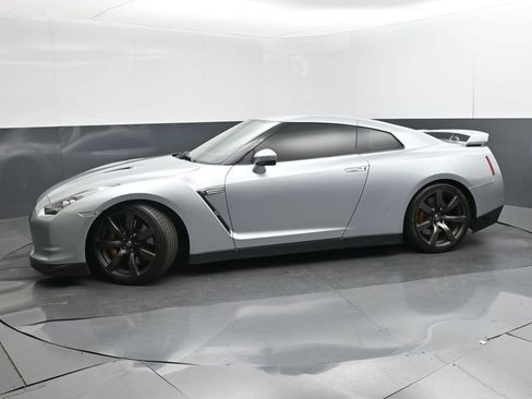 Used 2011 Nissan GT-R Premium AWD/4WD image 29