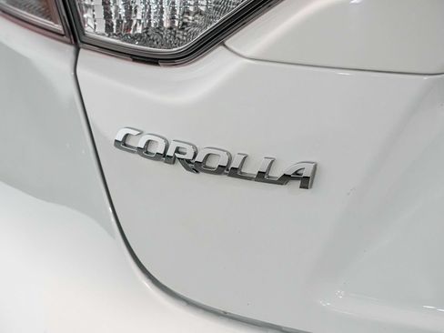 Used 2022 Toyota Corolla LE FWD image 11