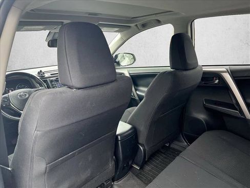 Used 2018 Toyota RAV4 XLE image 17