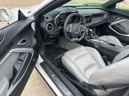 Used 2017 Chevrolet Camaro LT RWD image 10