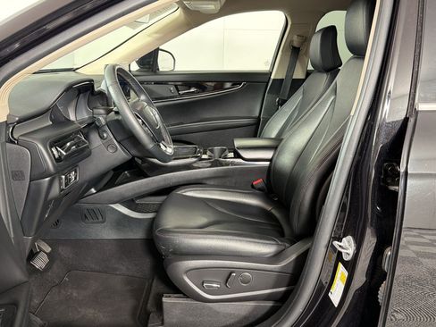 Used 2023 Lincoln Nautilus FWD w/ Premium Package image 5