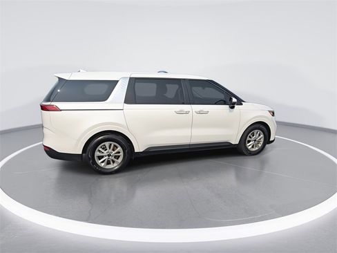 Used 2024 Kia Carnival LX image 9