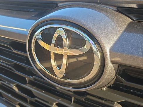 Used 2025 Toyota RAV4 LE AWD/4WD image 30