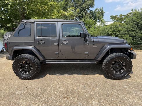 Used 2016 Jeep Wrangler Unlimited Sahara AWD/4WD image 2