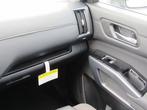 New 2026 Nissan Pathfinder SL FWD image 17