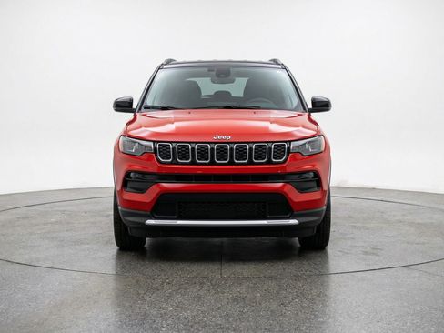 Used 2025 Jeep Compass Limited AWD/4WD image 2