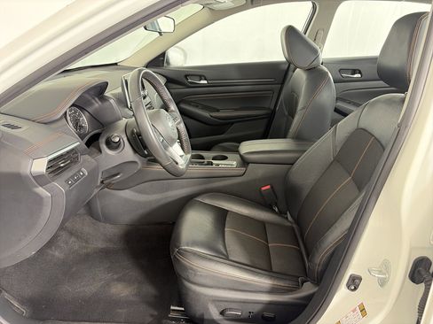 Certified 2022 Nissan Altima 2.5 SR w/ Midnight Edition Package image 6