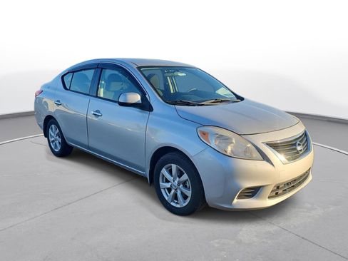 Used 2014 Nissan Versa SV w/ Convenience Package FWD image 2