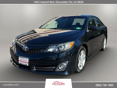 Used 2012 Toyota Camry SE image 1