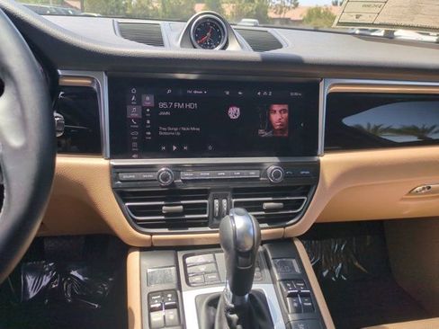 Used 2021 Porsche Macan AWD/4WD image 21