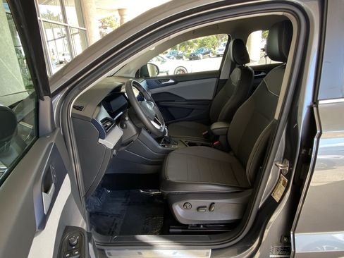 Certified 2023 Volkswagen Taos SE FWD image 34