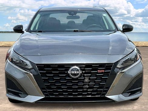 Used 2025 Nissan Altima 2.5 SR FWD image 2