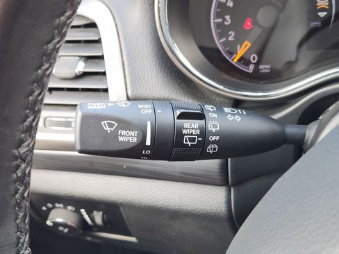 Used 2022 Jeep Grand Cherokee Laredo E image 37