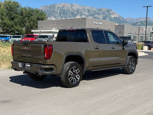 Used 2023 GMC Sierra 1500 AT4 w/ Technology Package AWD/4WD image 9