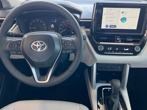 Certified 2025 Toyota Corolla Cross LE image 11