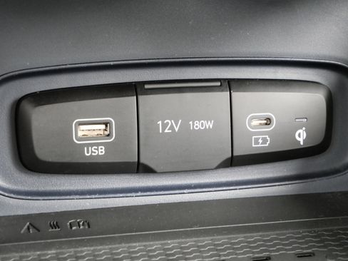 Used 2023 Hyundai Venue Limited w/ Cargo Package image 28