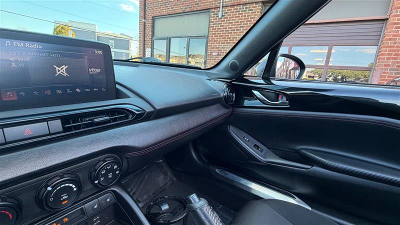 Used 2018 MAZDA MX-5 Miata Club RWD image 22