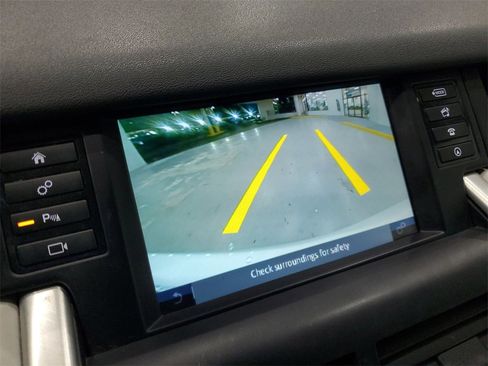 Used 2018 Land Rover Discovery Sport SE image 25