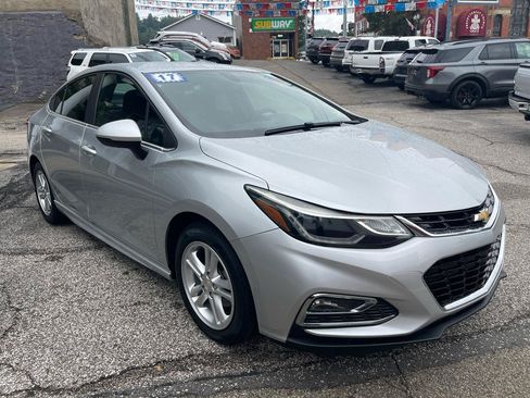Used 2017 Chevrolet Cruze LT w/ RS Package FWD image 4