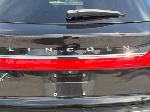 Used 2017 Lincoln MKX Select w/ Select Plus Package FWD image 11