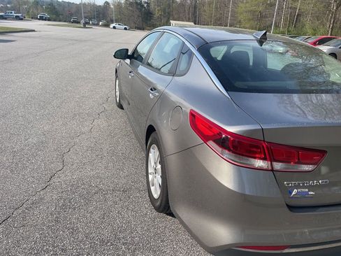Used 2018 Kia Optima LX image 11