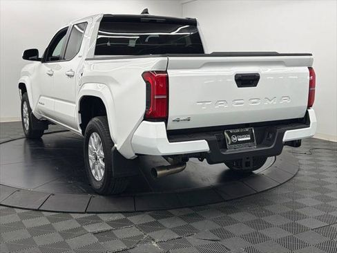 Certified 2026 Toyota Tacoma SR5 AWD/4WD image 12