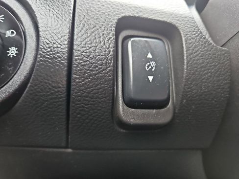 Used 2016 Ford Taurus SEL image 24