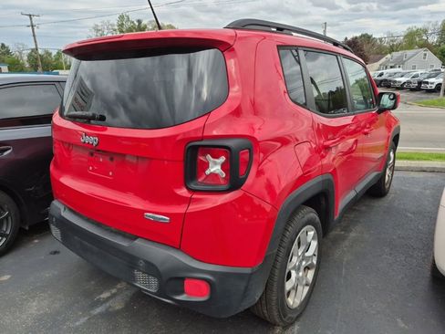 Used 2017 Jeep Renegade Latitude w/ Popular Equipment Group FWD image 5