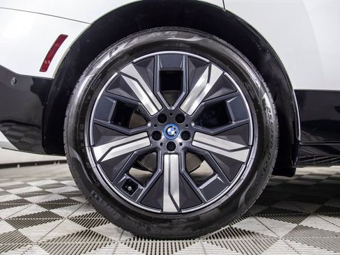 Used 2023 BMW iX xDrive50 w/ Sport Package AWD/4WD image 39