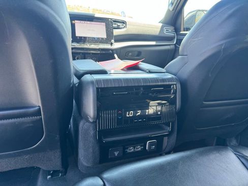 Certified 2024 Jeep Wagoneer L Series II image 15