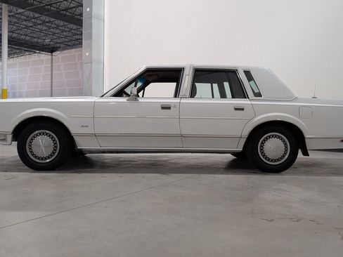 Used 1988 Lincoln Town Car RWD image 7