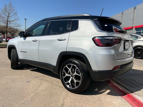 Used 2025 Jeep Compass Limited image 8