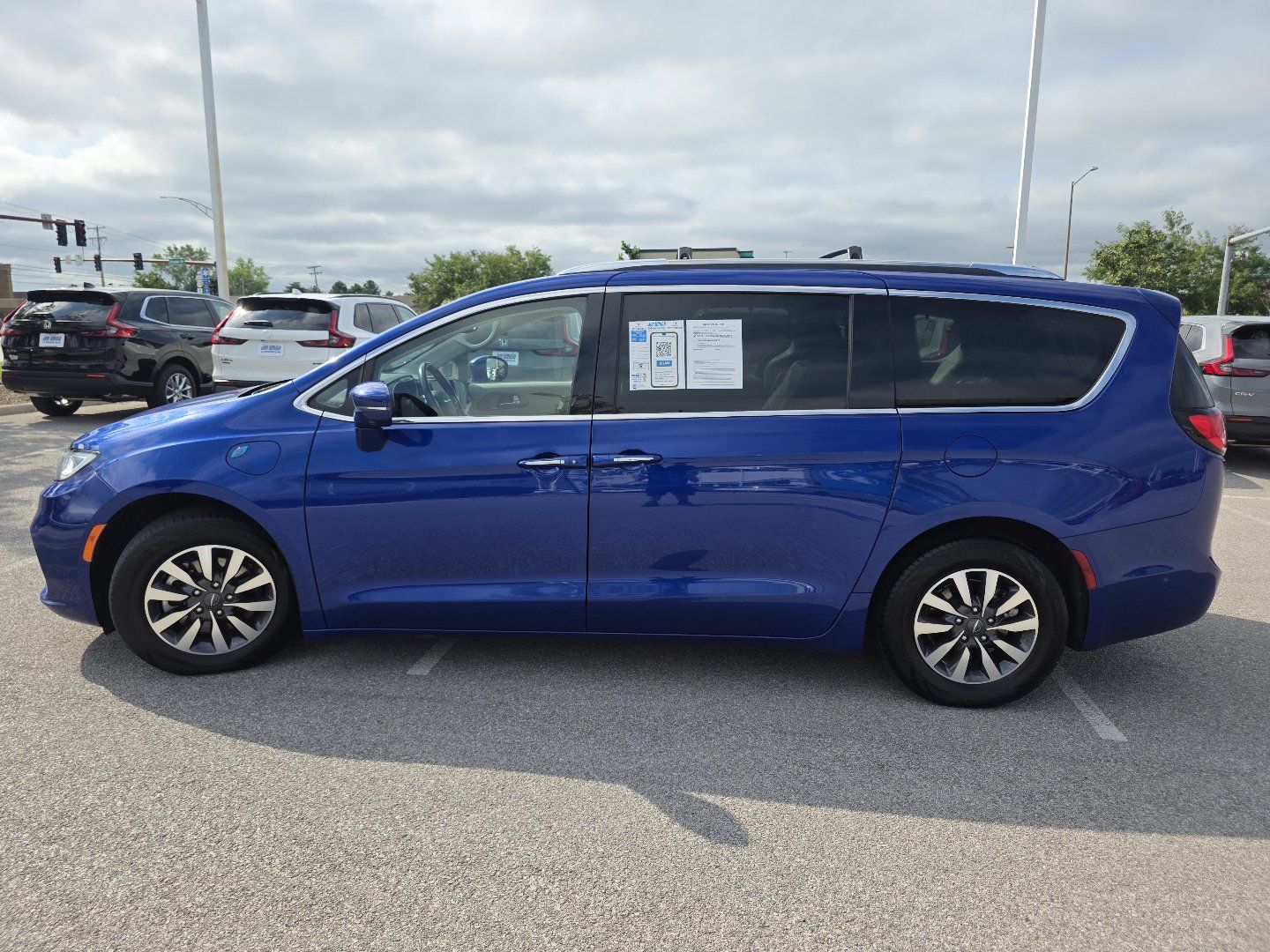 Used 2021 Chrysler Pacifica Touring-L FWD image 11