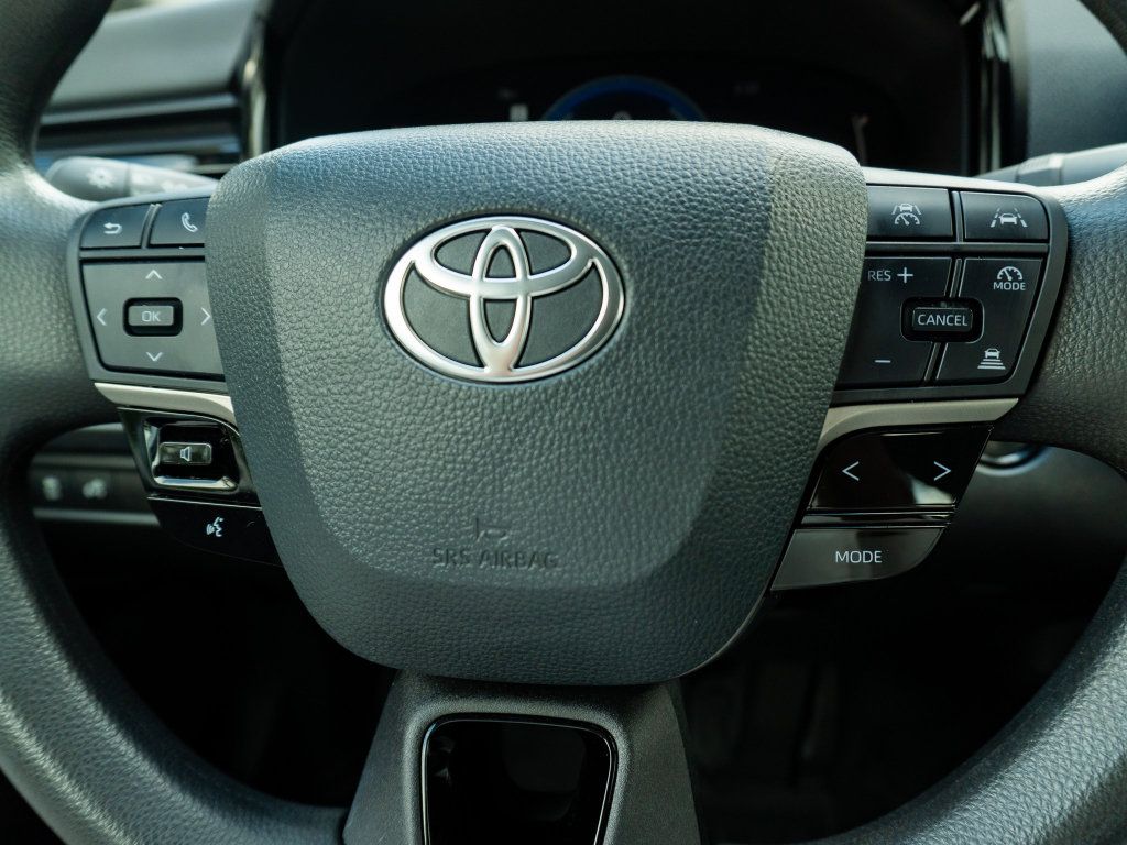 Used 2025 Toyota Camry LE w/ Convenience Package AWD/4WD image 27