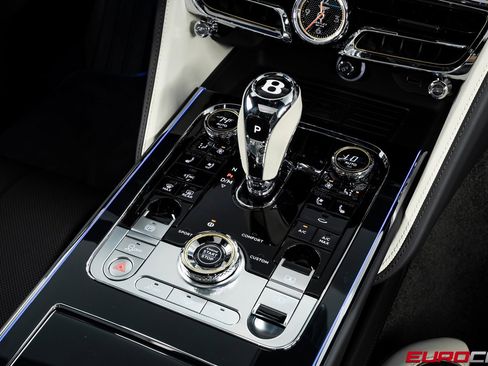 Used 2024 Bentley Flying Spur W12 image 34