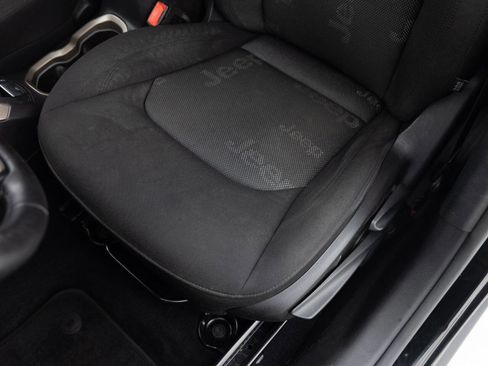 Used 2016 Jeep Renegade Latitude FWD image 21