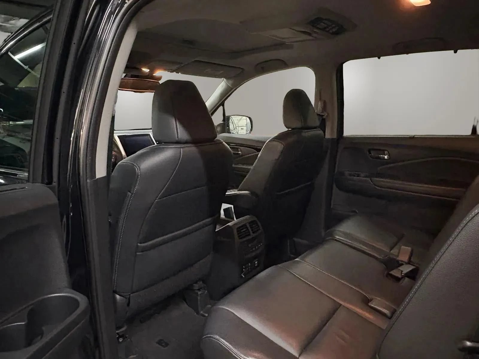 Used 2016 Honda Pilot Touring image 28